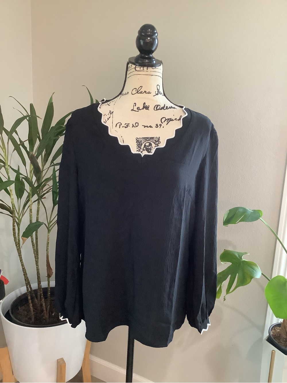 Black Long Sleeve Scallop-Edge Blouse